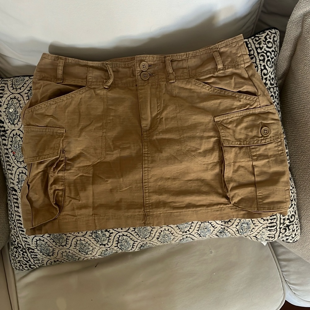 new unused Brandy Melville one size fits all brown cargo skirt with tags